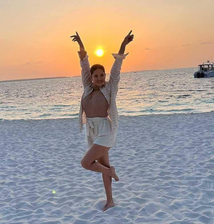 liburan Sunny Leone (instagram.com/sunnyleone)