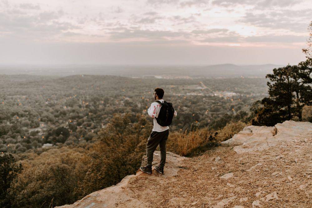 ilustrasi mandiri (unsplash.com/hannah busing)
