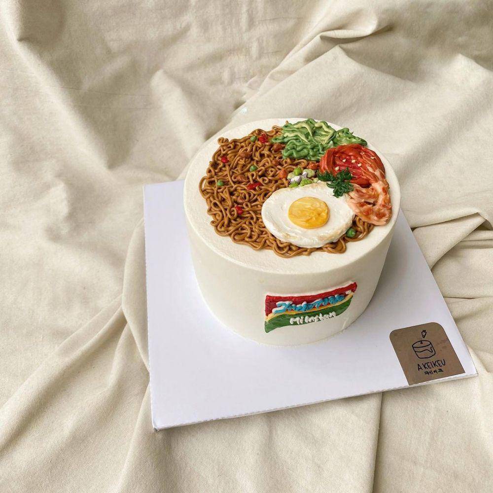 ide kue ulang tahun tema indomie (instagram.com/a.keikeu)