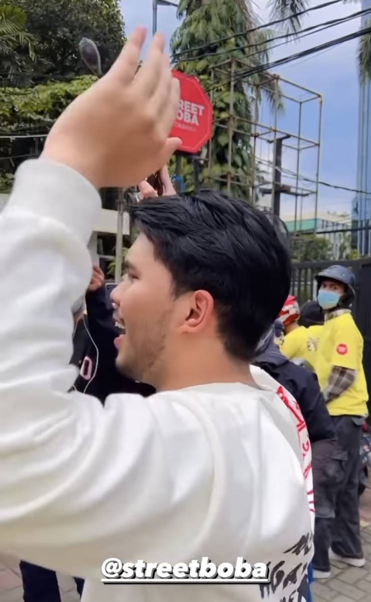 Fuji dan Thariq kerja bareng abis umrah. (instagram.com/fuji_an)