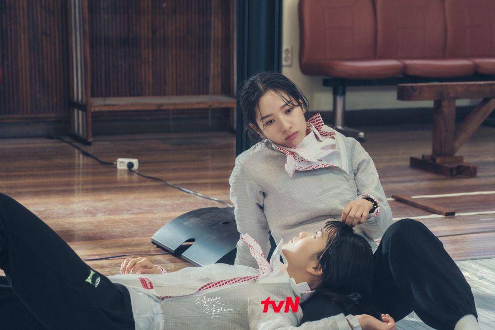 Kim Tae Ri dan Bona di drama Twenty Five Twenty One (twitter.com/CJnDrama)