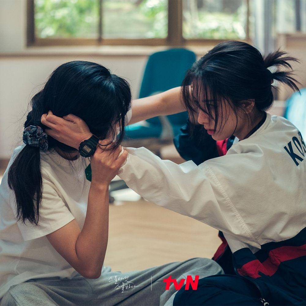 Kim Tae Ri dan Bona di drama Twenty Five Twenty One (twitter.com/CJnDrama)