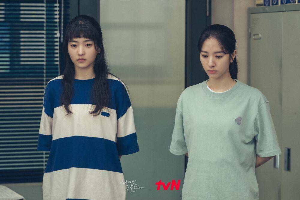 Kim Tae Ri dan Bona di drama Twenty Five Twenty One (twitter.com/CJnDrama)