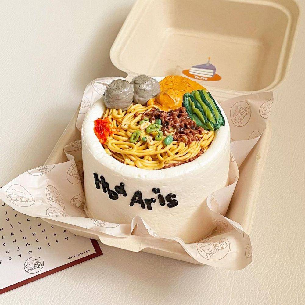 ide kue ulang tahun tema mie yamin dan bakso (instagram.com/mynimanami)