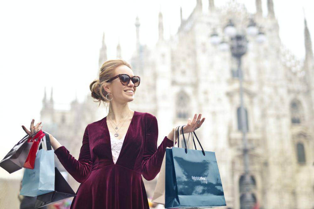 ilustrasi belanja banyak barang (pexels.com/Andrea Piacquadio)