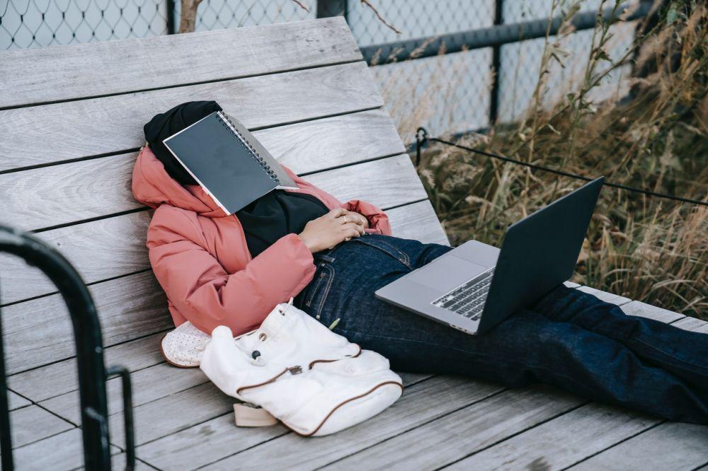 5 Cara Efektif Mengatasi Reading Slump, Pilih Tema yang Disukai