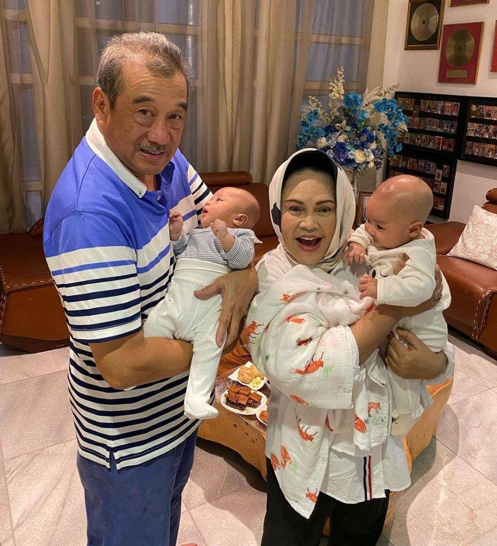 Hetty Koes Endang dan cucu (instagram.com/hke57)