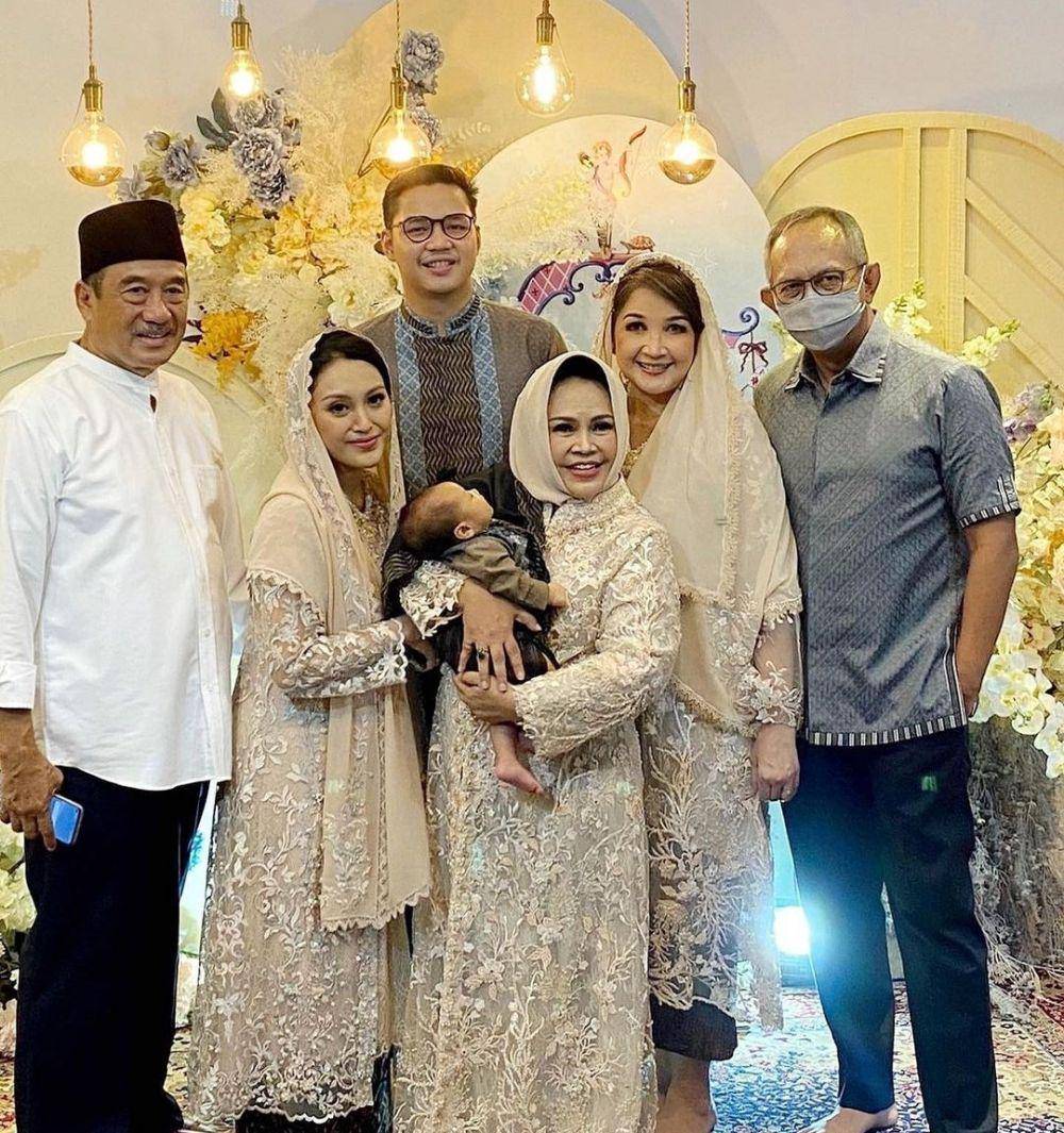 Hetty Koes Endang dan cucu (instagram.com/hke57)