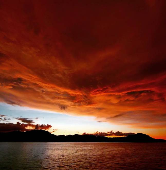 potret sunset di Labuan Bajo (instagram.com/dedyarisma99)