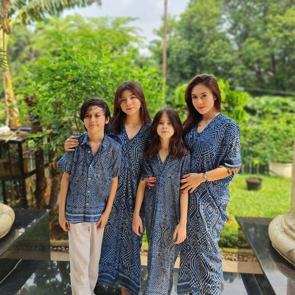 potret Wulan Guritno bersama ketiga anaknya (instagram.com/wulanguritno)