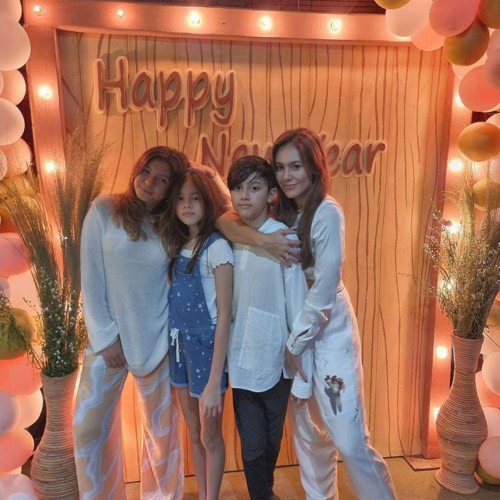 potret Wulan Guritno bersama ketiga anaknya (instagram.com/wulanguritno)