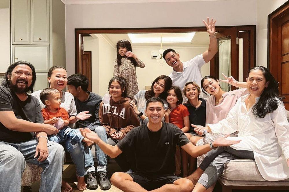 10 Potret Adem Keluarga Lydia Kandou dan Jamal Mirdad, Selalu Kompak!