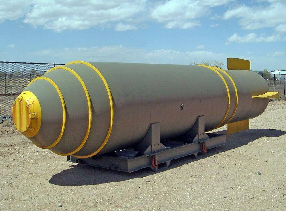 Bom nuklir Mk-17 (commons.wikimedia.org)