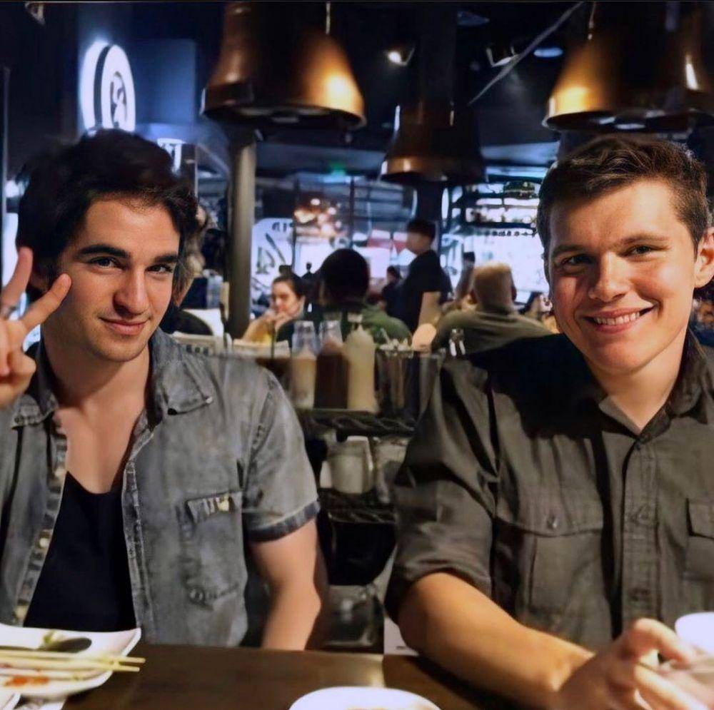 Potret Zachari Gordon dan Robert Capron. (Instagram.com/zacharygordon)