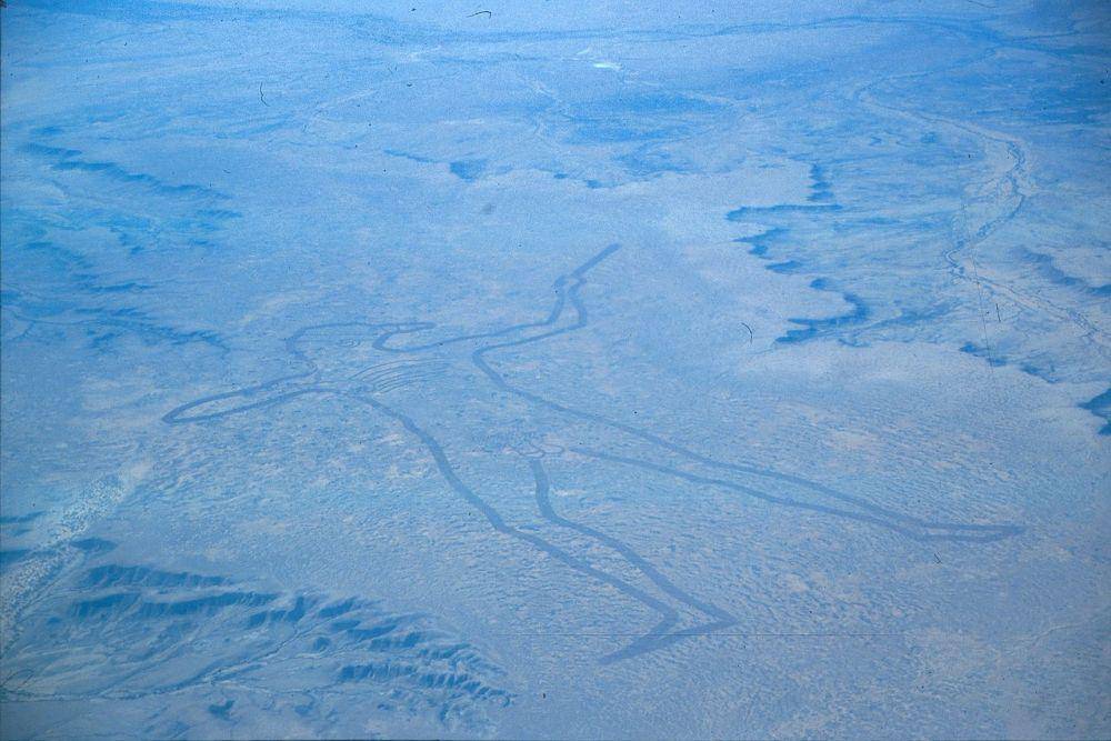 potret geoglyph raksasa, Marree Man (commons.wikimedia.org/Peter Campbell)