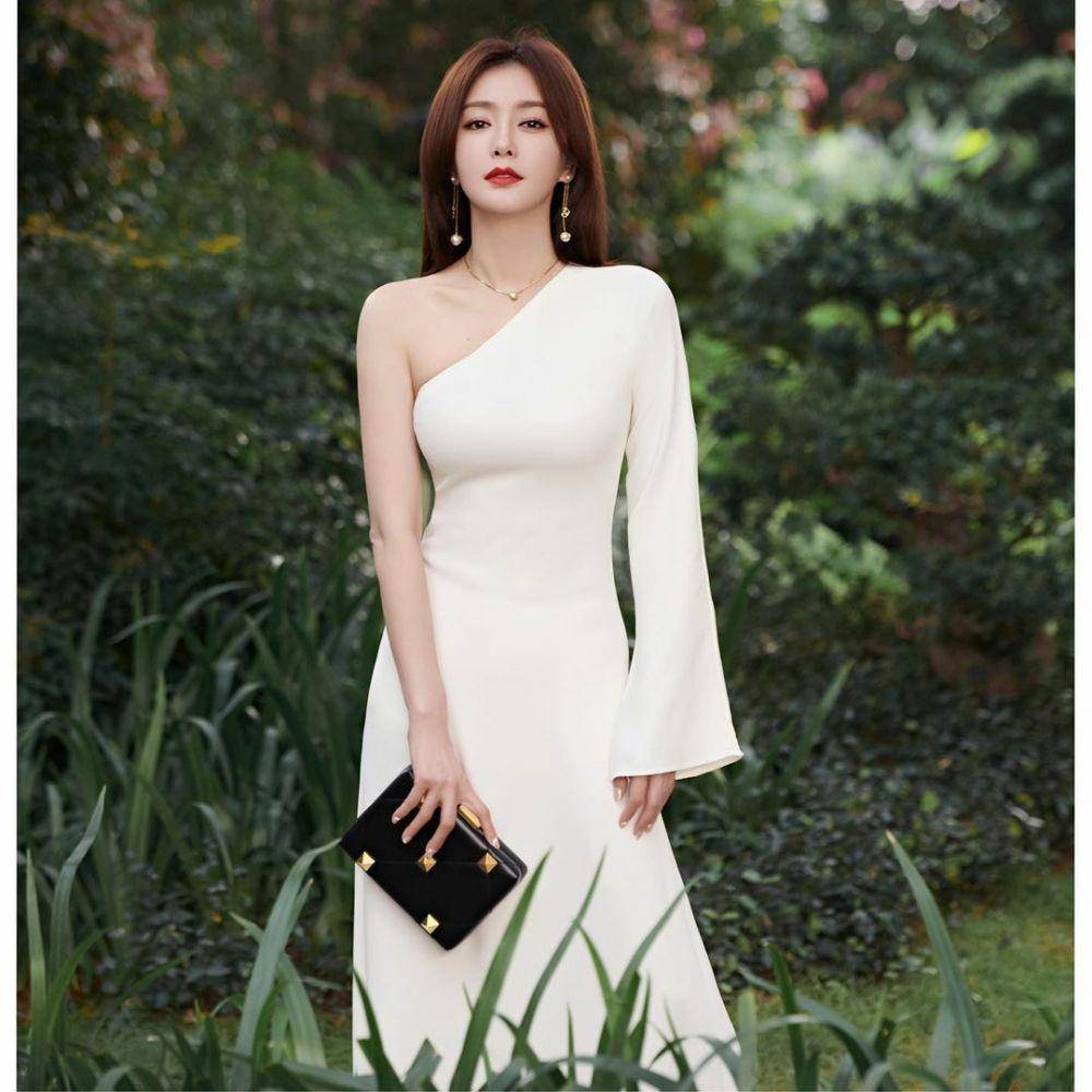 Qin Lan (instagram.com/qinlan__717)
