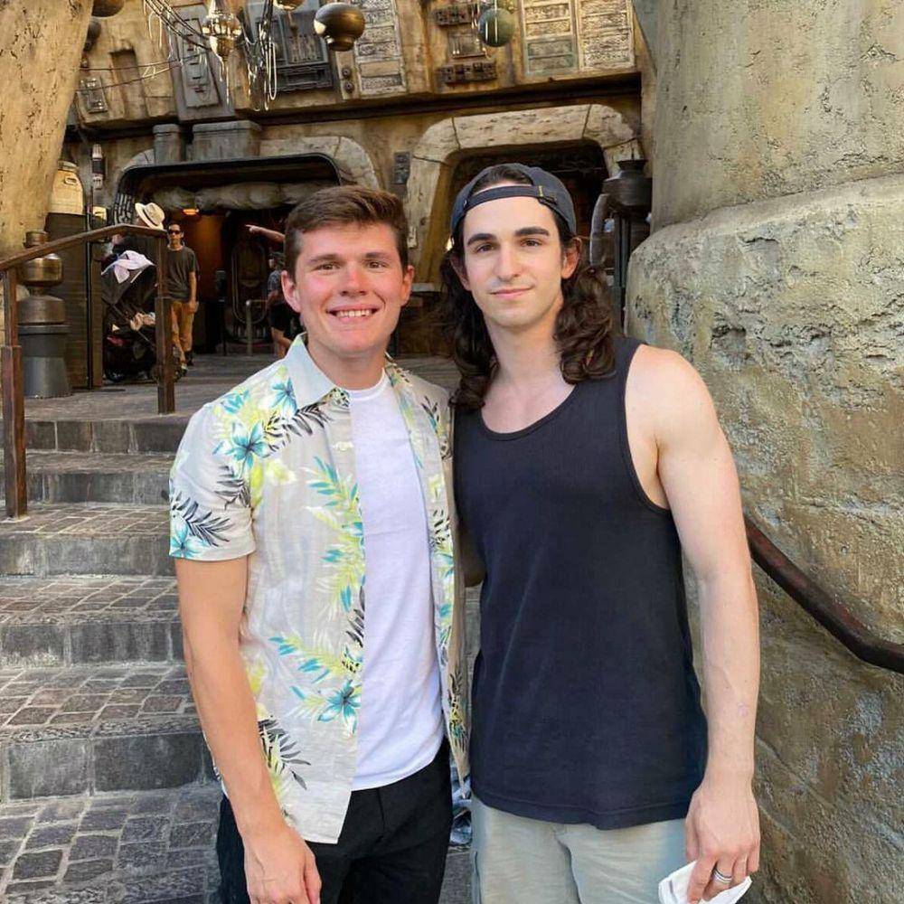 Potret Zachari Gordon dan Robert Capron. (Instagram.com/zacharygordon)