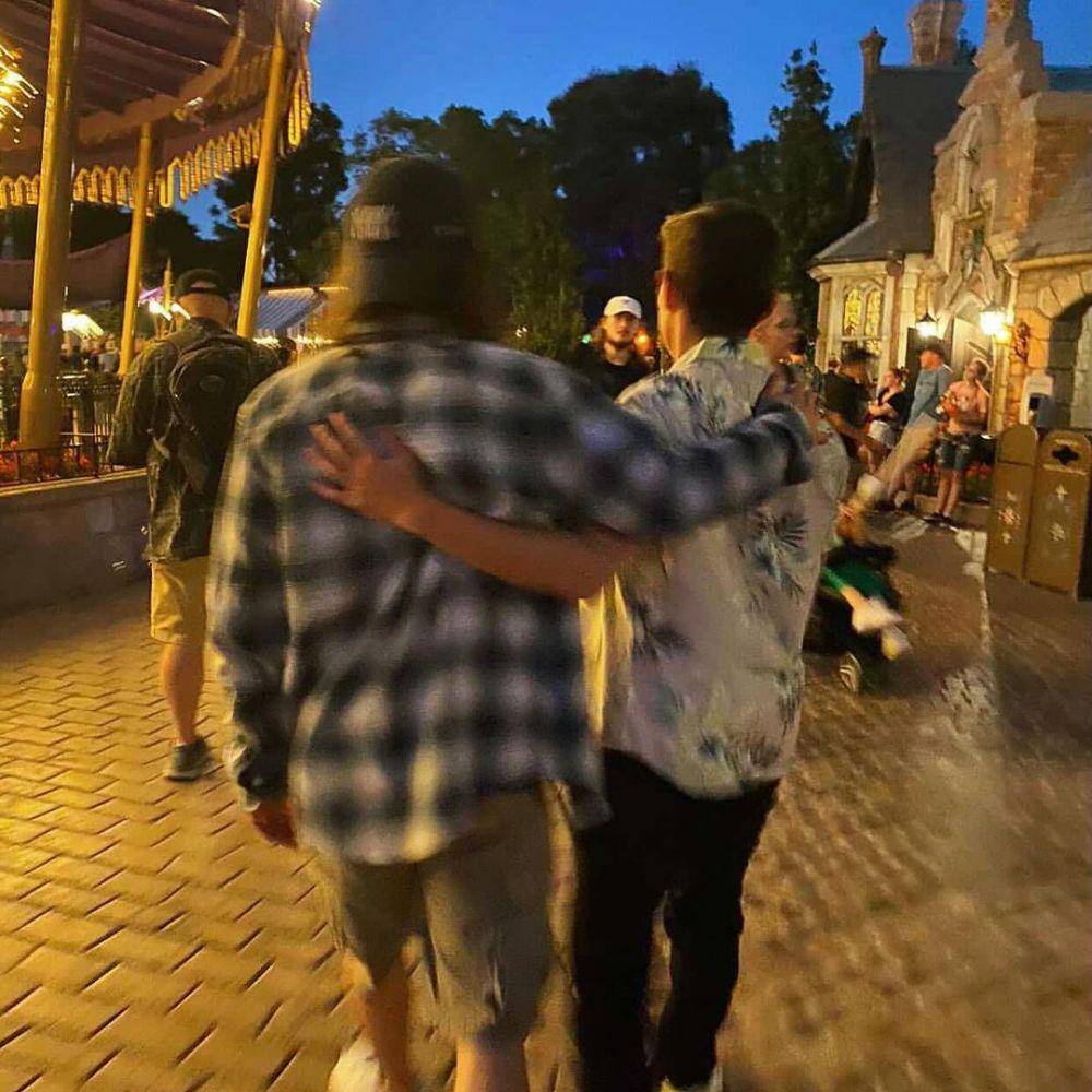 Potret Zachari Gordon dan Robert Capron. (Instagram.com/zacharygordon)