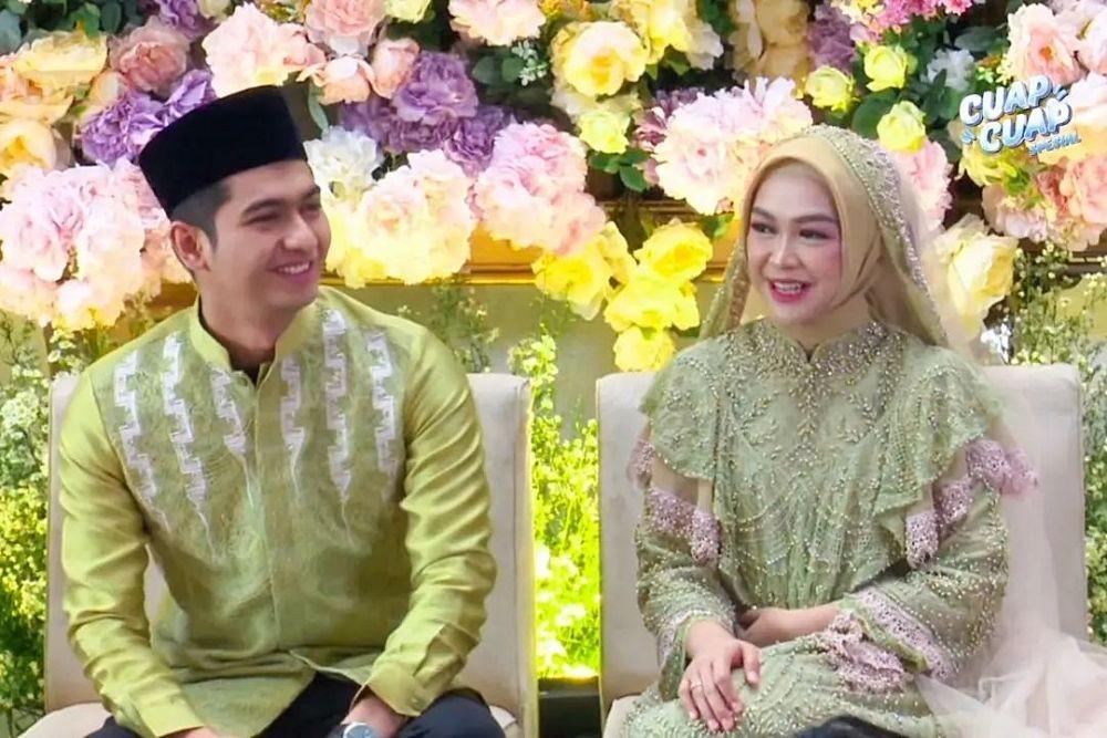 9 Makeup dan Gaya Busana Ria Ricis di Pengajian Empat Bulan Kehamilan