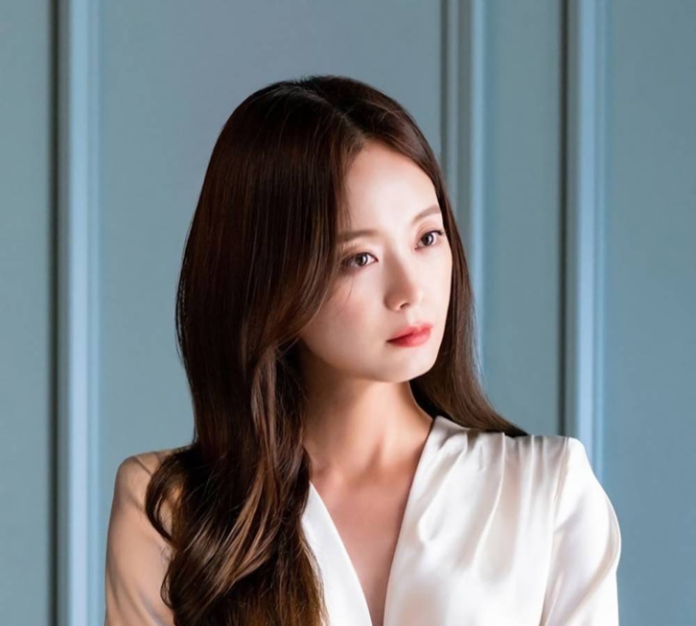 Jeon So Min (instagram.com/kkbyss)