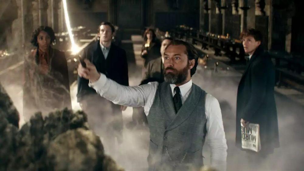 5 Momen Girang Cast Fantastic Beast 3 saat Syuting, Kunjungi Hogwarts!
