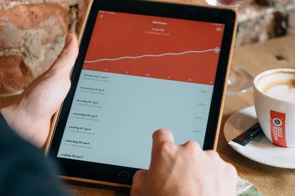 Menambah subscriber dan viewer sebagai cara dapat uang dari YouTube tanpa upload video (unsplash.com/bjornftw)