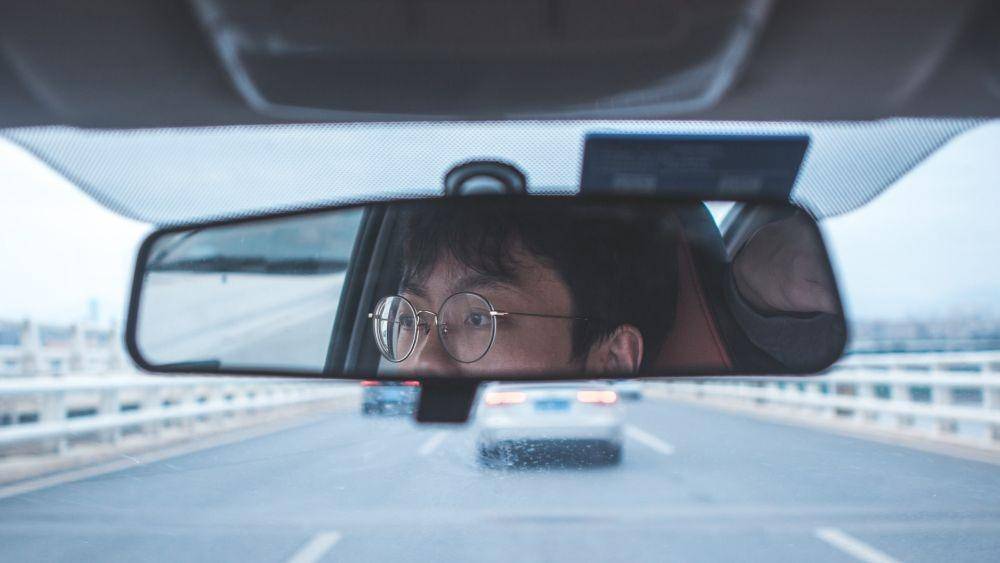 Ilustrasi Spion Mobil (unsplash.com/cheese yang)