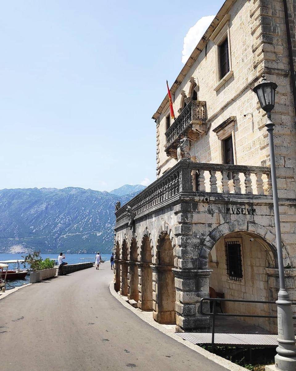 potret Bujovic Palace (instagram.com/dijana_guide_montenegro)