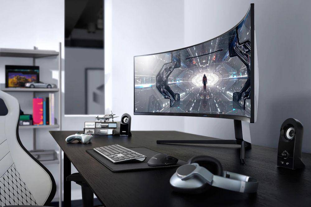 potret Samsung Odyssey Neo G9 (maxim.com)