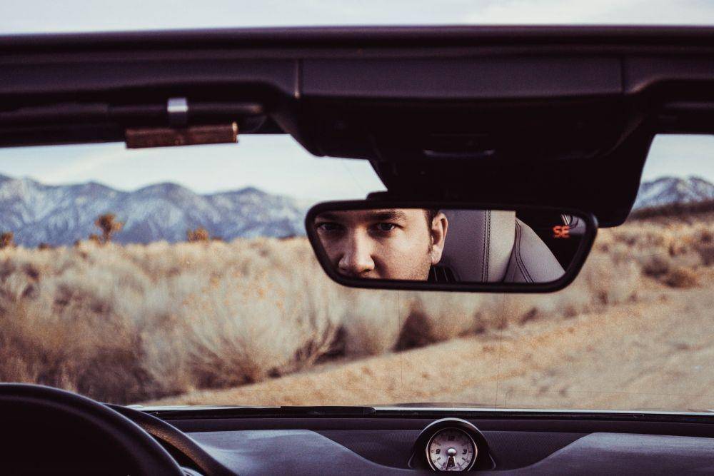 Ilustrasi Kaca Spion Tengah (unsplash.com/Freddy Kearney)