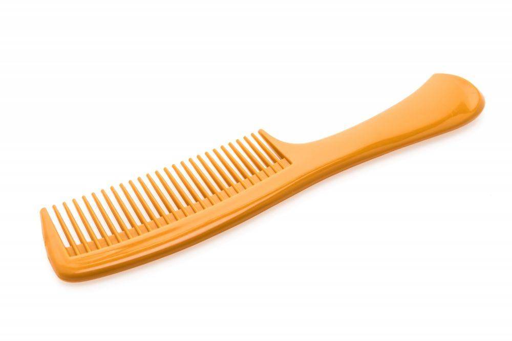Sisir rambut (freepik.com/mrsiraphol)