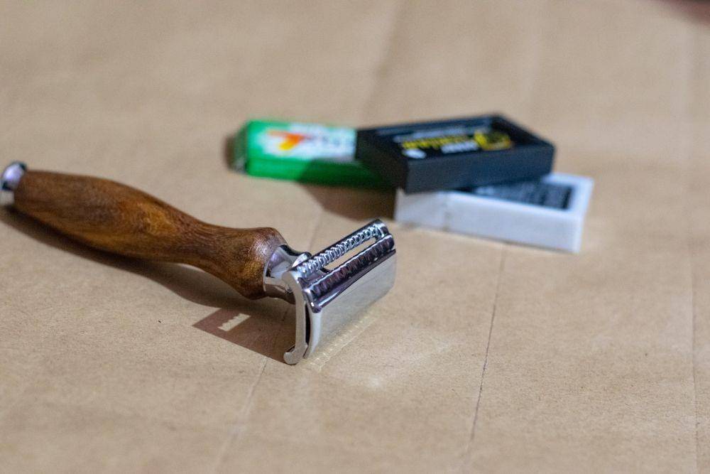 Shaving kit (unsplash.com/Hamid Roshaan)