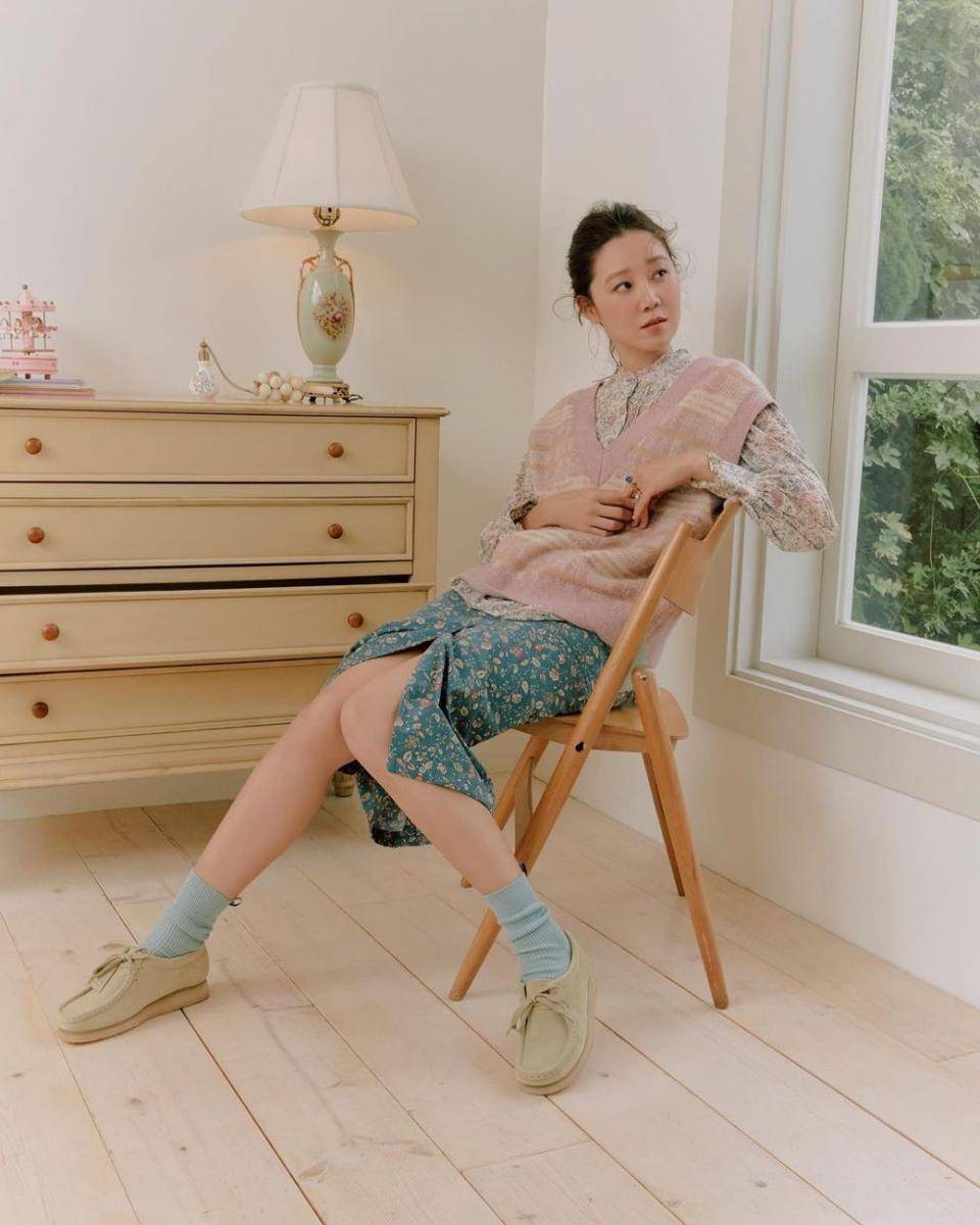 OOTD Berbagai Macam Knit ala Gong Hyo Jin (instagram.com/rovvxhyo)