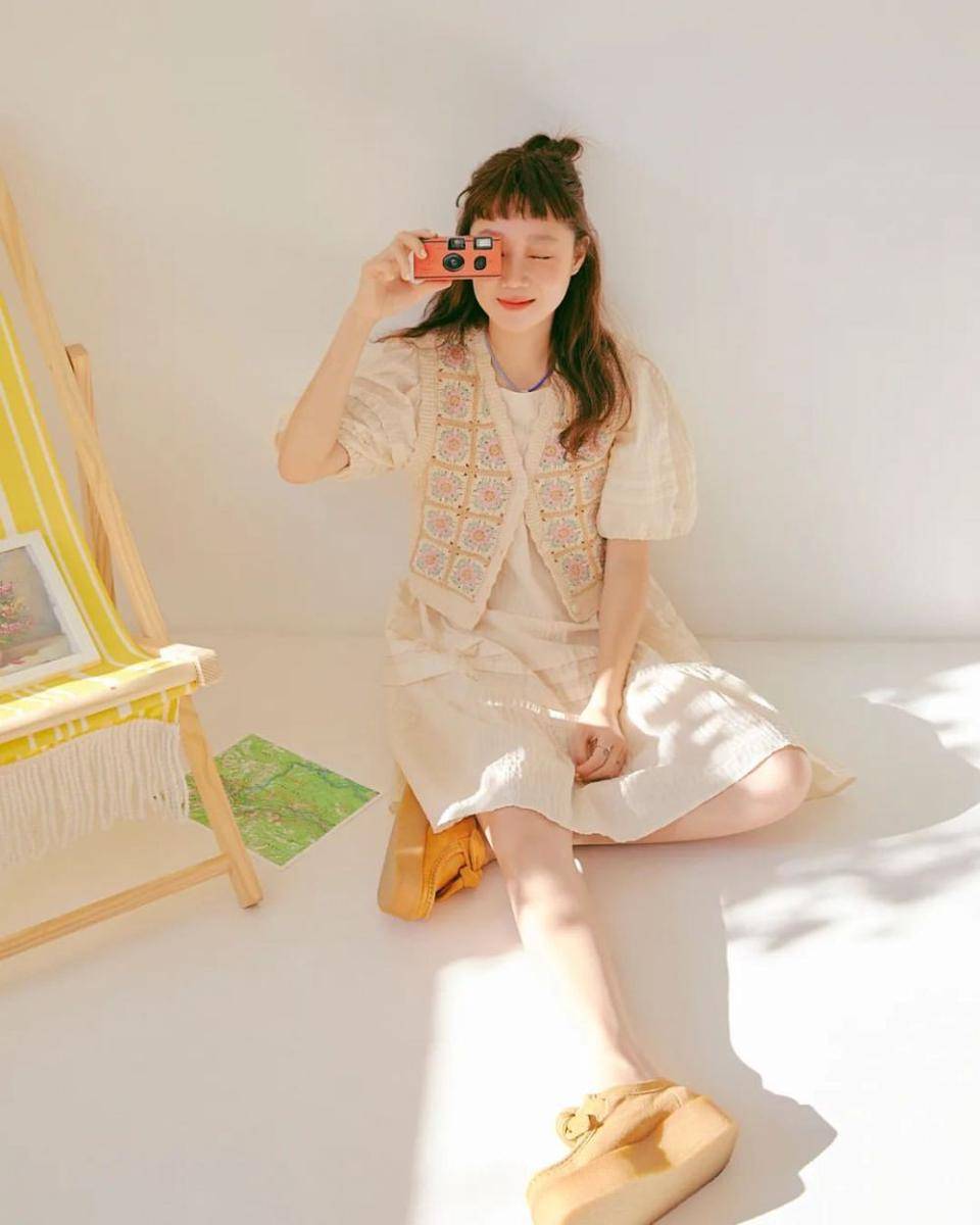 OOTD Berbagai Macam Knit ala Gong Hyo Jin (instagram.com/thursdayisland_life)