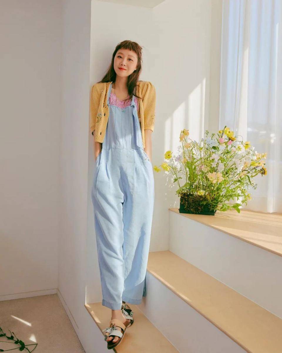 OOTD Berbagai Macam Knit ala Gong Hyo Jin (instagram.com/thursdayisland_life)