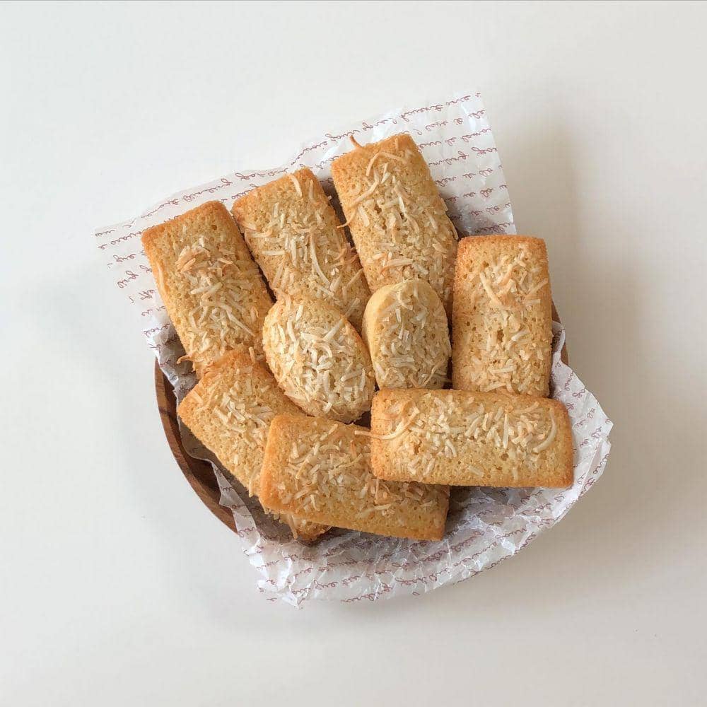 coconut financier (instagram.com/mumble.j)