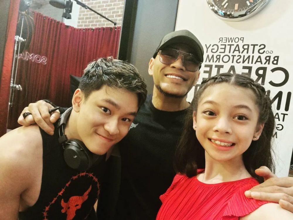 9 Potret Deddy Corbuzier dan Nada Anak Adopsinya, Azka Punya Adik