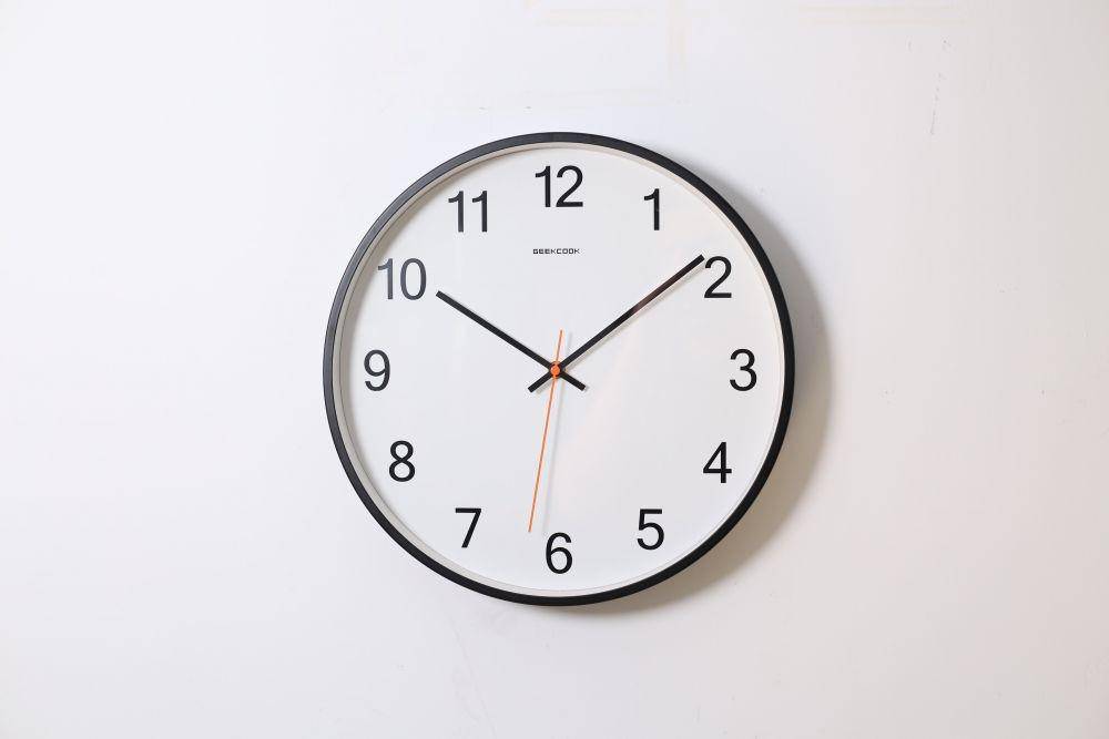 ilustrasi jam dinding (unsplash.com/Ocean Ng)