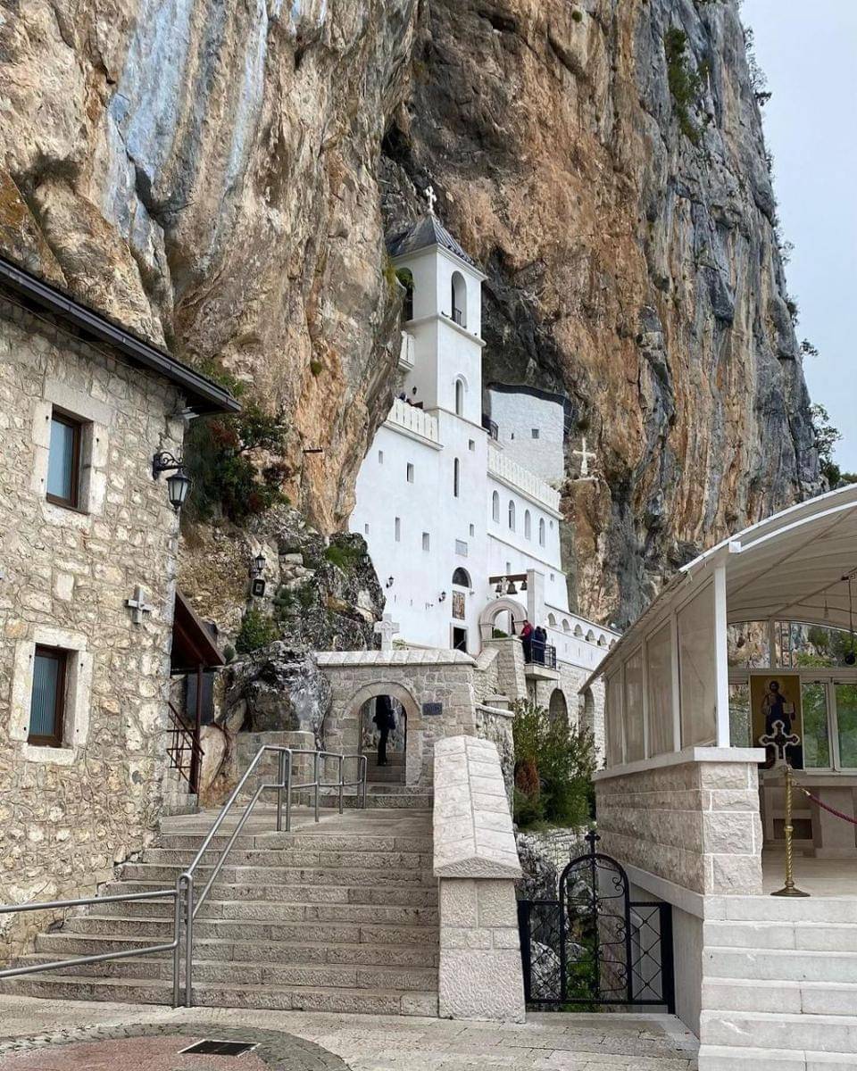 potret Ostrog Monastery (instagram.com/pro_olgu)