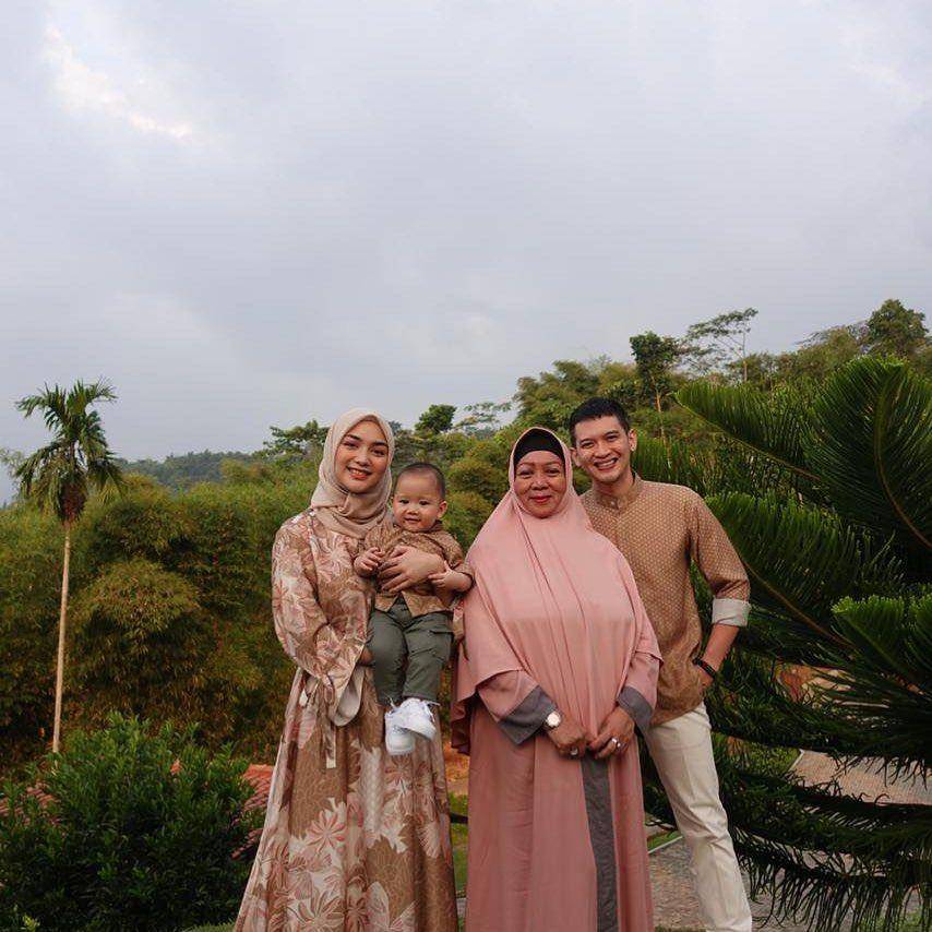 Rezky Adhitya dan keluarga (instagram.com/yanny_christiany)