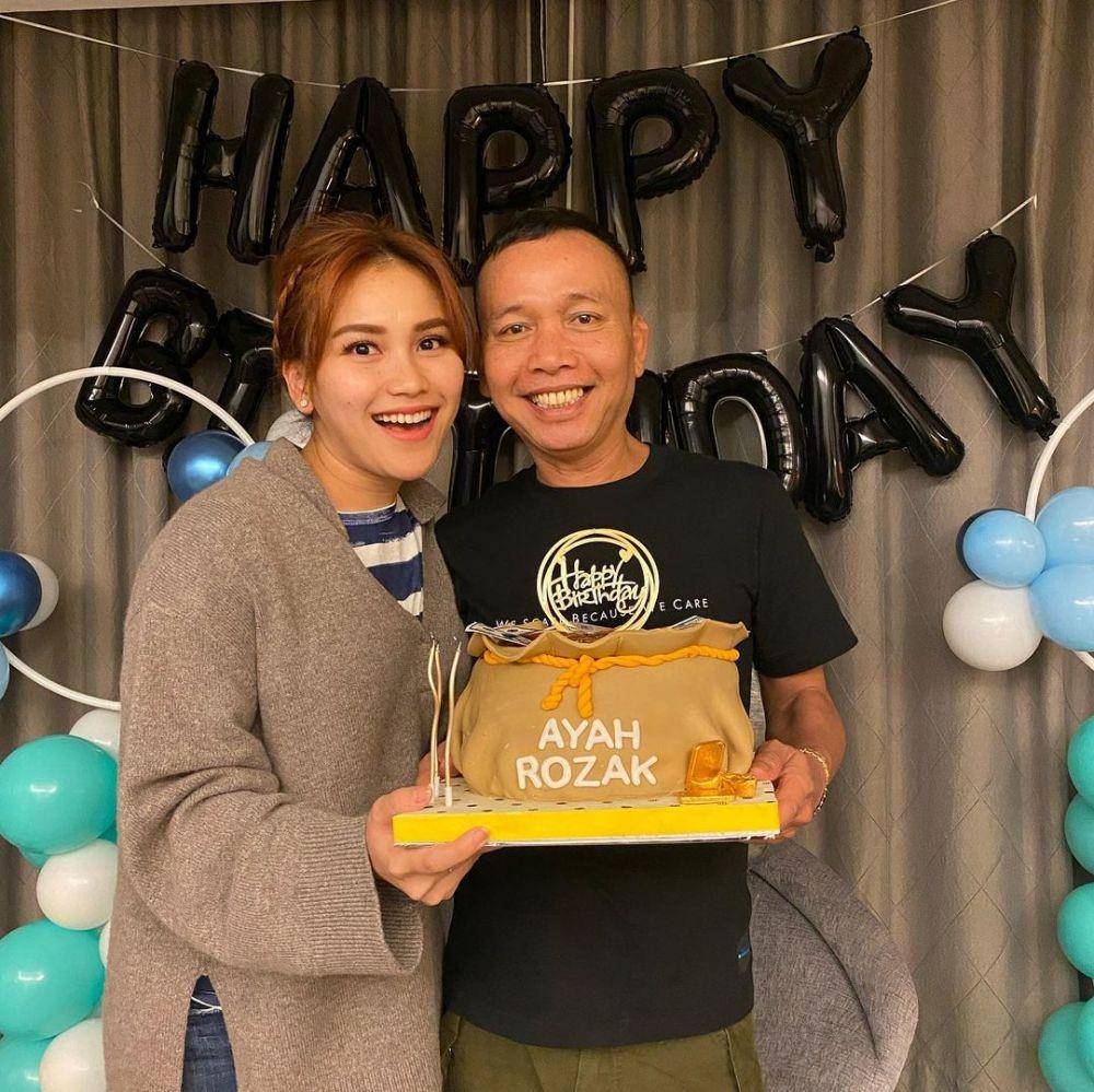 potret Ayu Ting Ting dan Ayah Rozak (instagram.com/ayutingting92)
