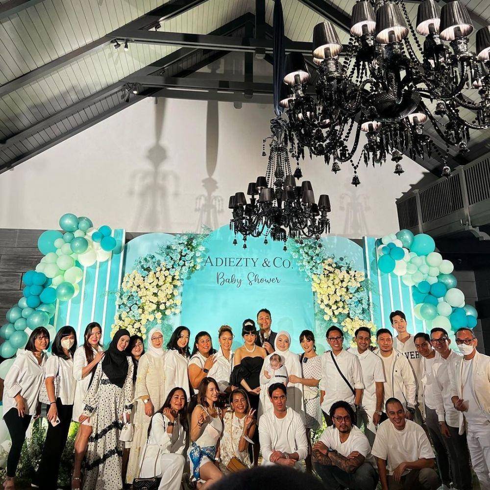 Tamu undangan Baby shower Adiezty dan Gilang Dirga (instagram.com/nathalieholscher)