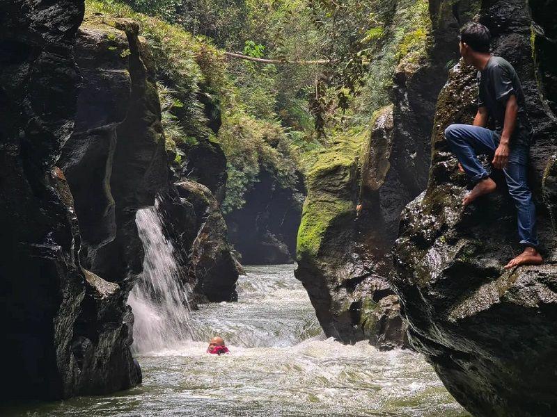 10 Pesona Keindahan Air Terjun Gulamo Kampar, Cocok buat Refreshing