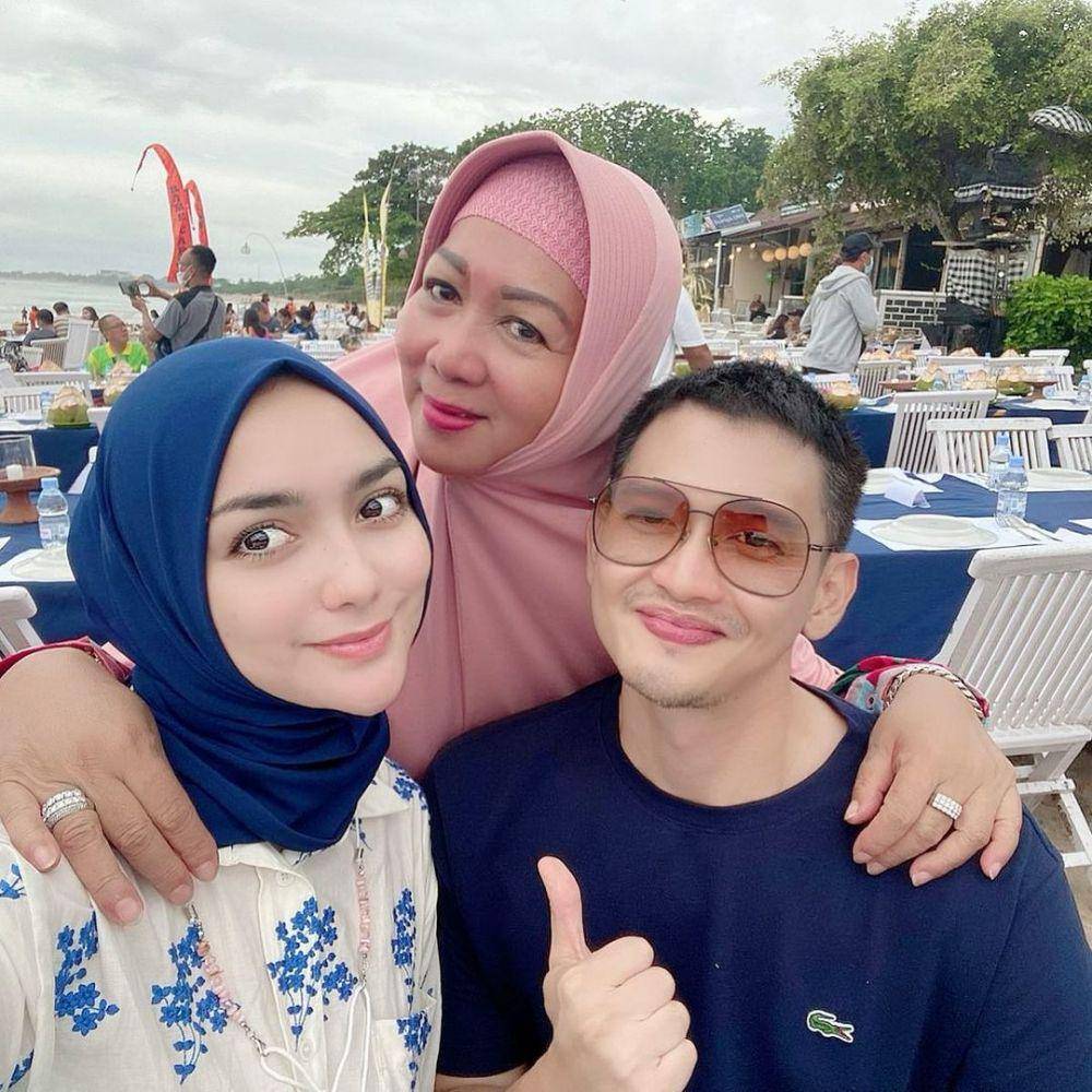 Rezky Adhitya dan keluarga (instagram.com/yanny_christiany)