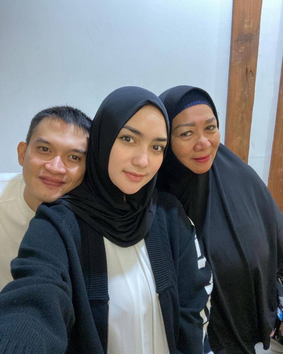 Rezky Adhitya dan keluarga (instagram.com/yanny_christiany)