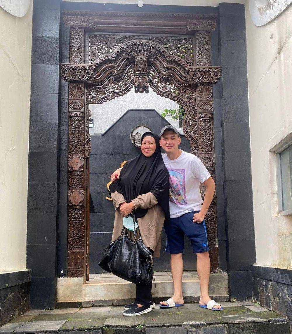Rezky Adhitya dan mertua (instagram.com/yanny_christiany)