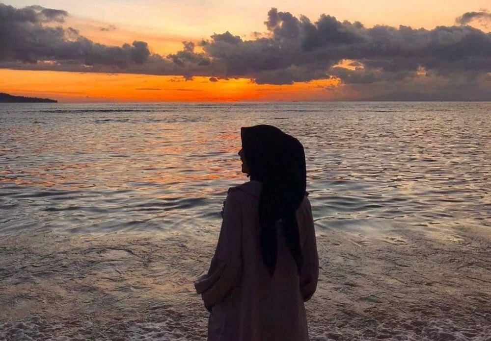 sunset di Pantai Sire, Lombok (instagram.com/risky_anindita)