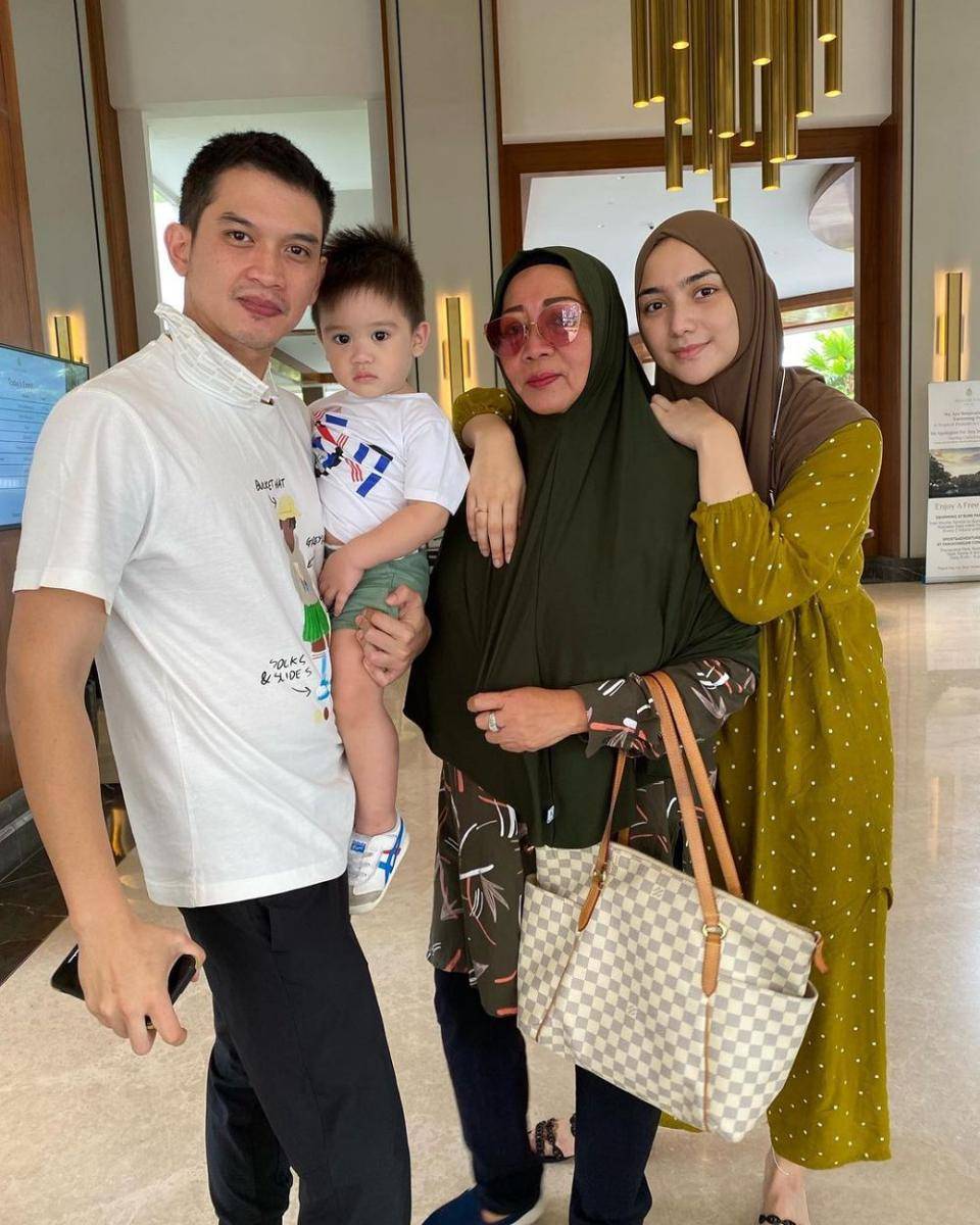 Rezky Adhitya dan keluarga (instagram.com/yanny_christiany)