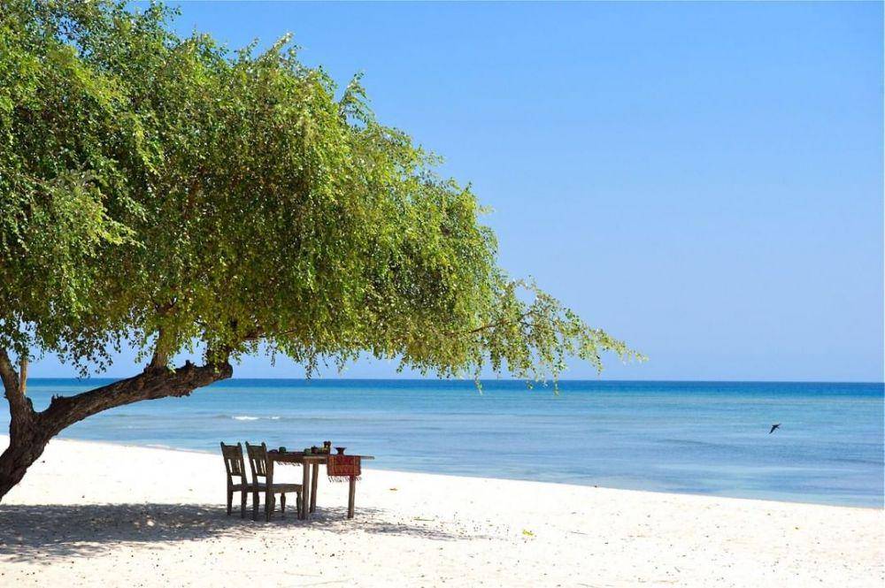 Pantai Sire Lombok (instagram.com/tuguhotelsindonesia)