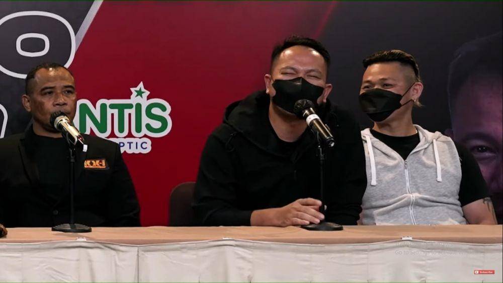 Azka menang setelah hajar KO Vicky Prasetyo. (Youtube.com/Deddy Corbzuier)
